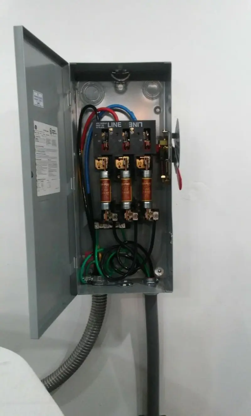 Three-phase disconnect switch installed for Electrical Wiring & Rewiring in Clarkston Heights-Vineland